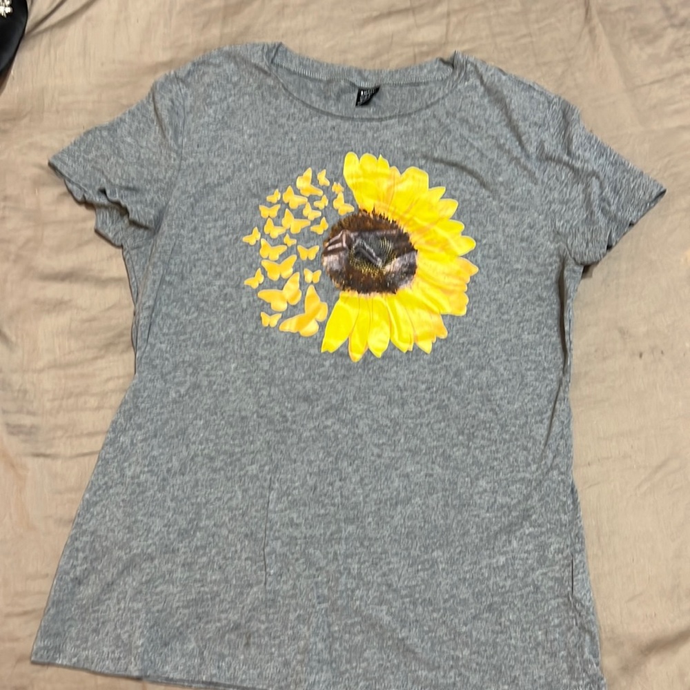 Butterfly and sunflower baby tee NWOT